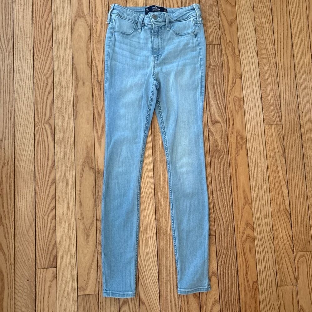 Hollister jeans Y2K vintage 2000s light wash straight pockets trending classic